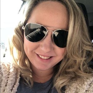 Meet your Posher, Kayla